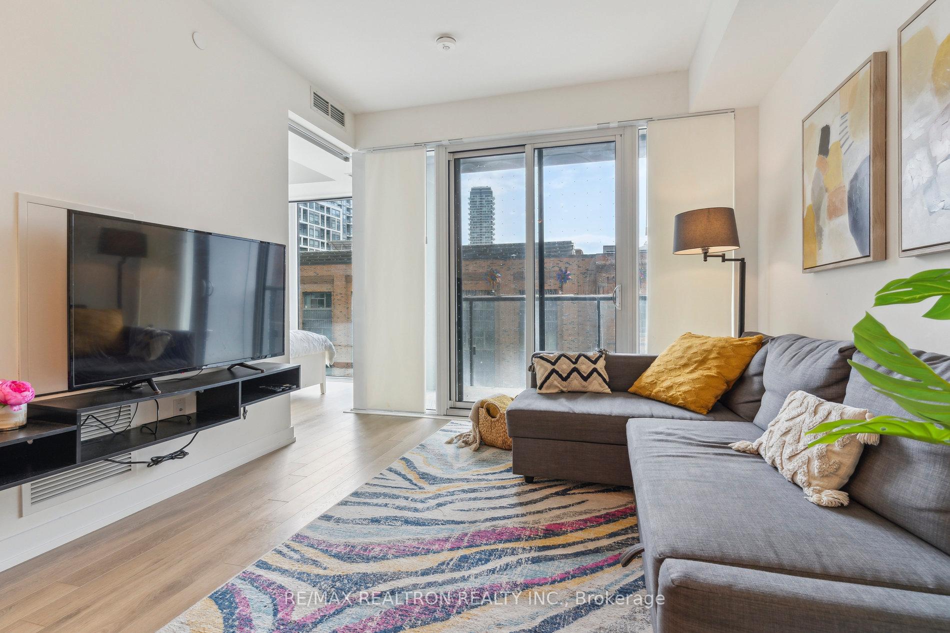 2 Bedrooms Condo at 158 Front, Toronto For sale