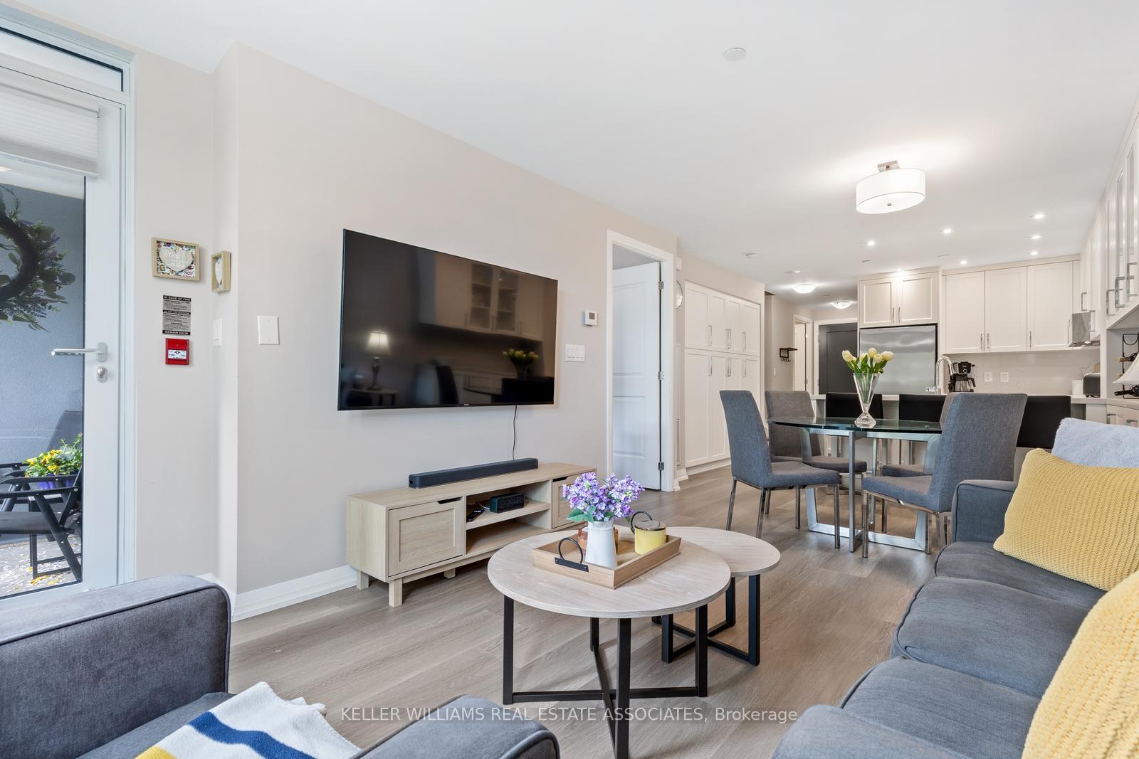 4 Bedrooms Condo at 5025 Four Springs, Mississauga For sale