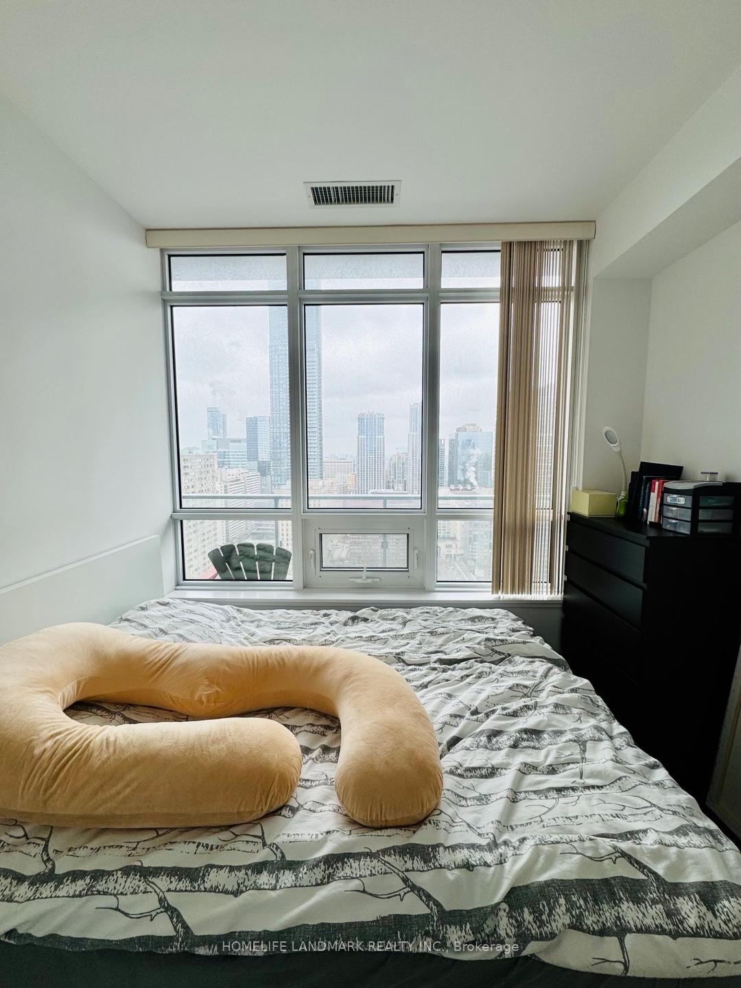 2 Bedrooms Condo at 365 Church,  Toronto For sale