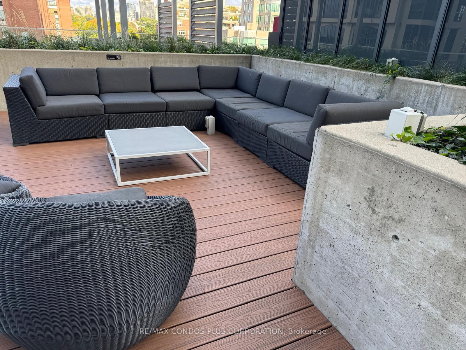 1 Bedroom Condo at 32 Davenport, Toronto For sale