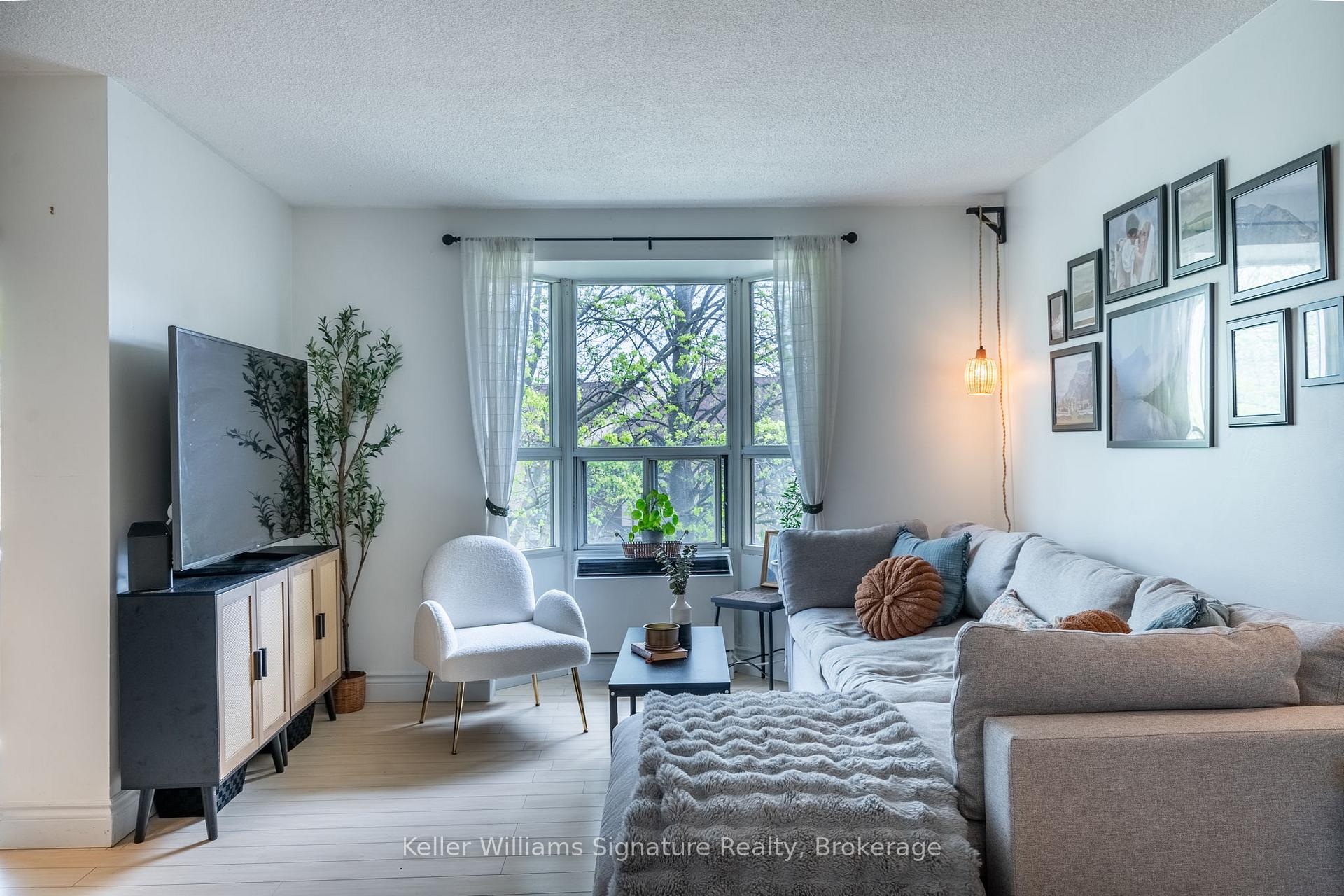 3 Bedrooms Condo at 3835 Lake Shore, Toronto For sale