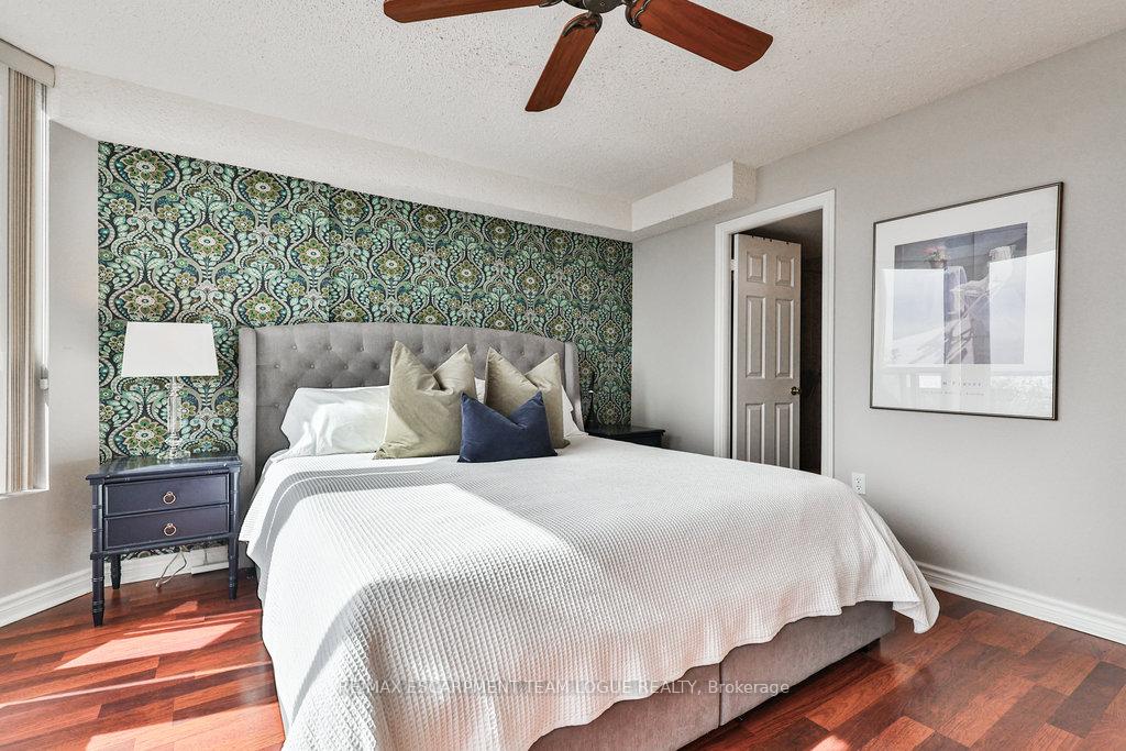 2 Bedrooms Condo at 2121 Lakeshore,  Burlington For sale