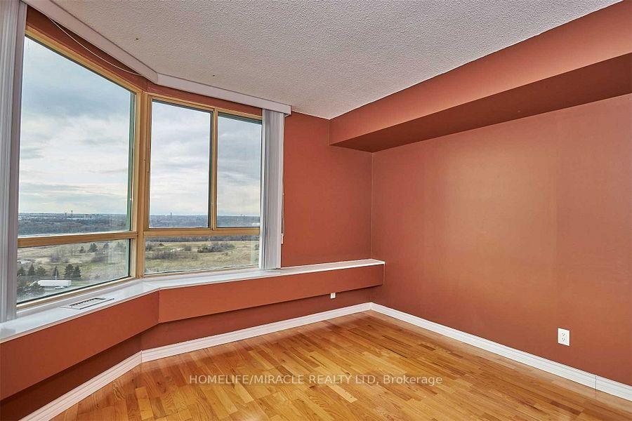 2 Bedrooms Condo at 41 Markbrook, Toronto For sale