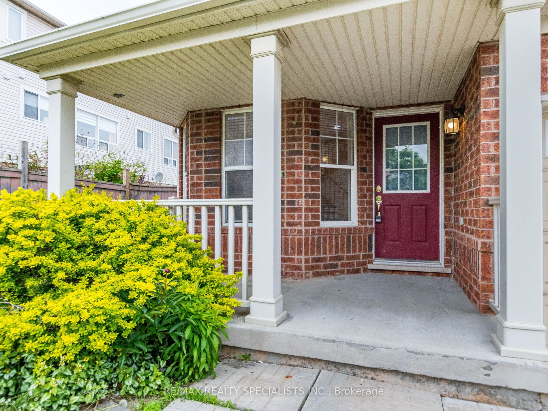 105 DECKER HOLLOW Circle