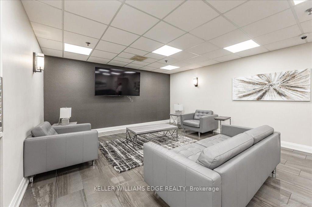 2 Bedrooms Condo at 1270 Maple Crossing, Burlington For sale