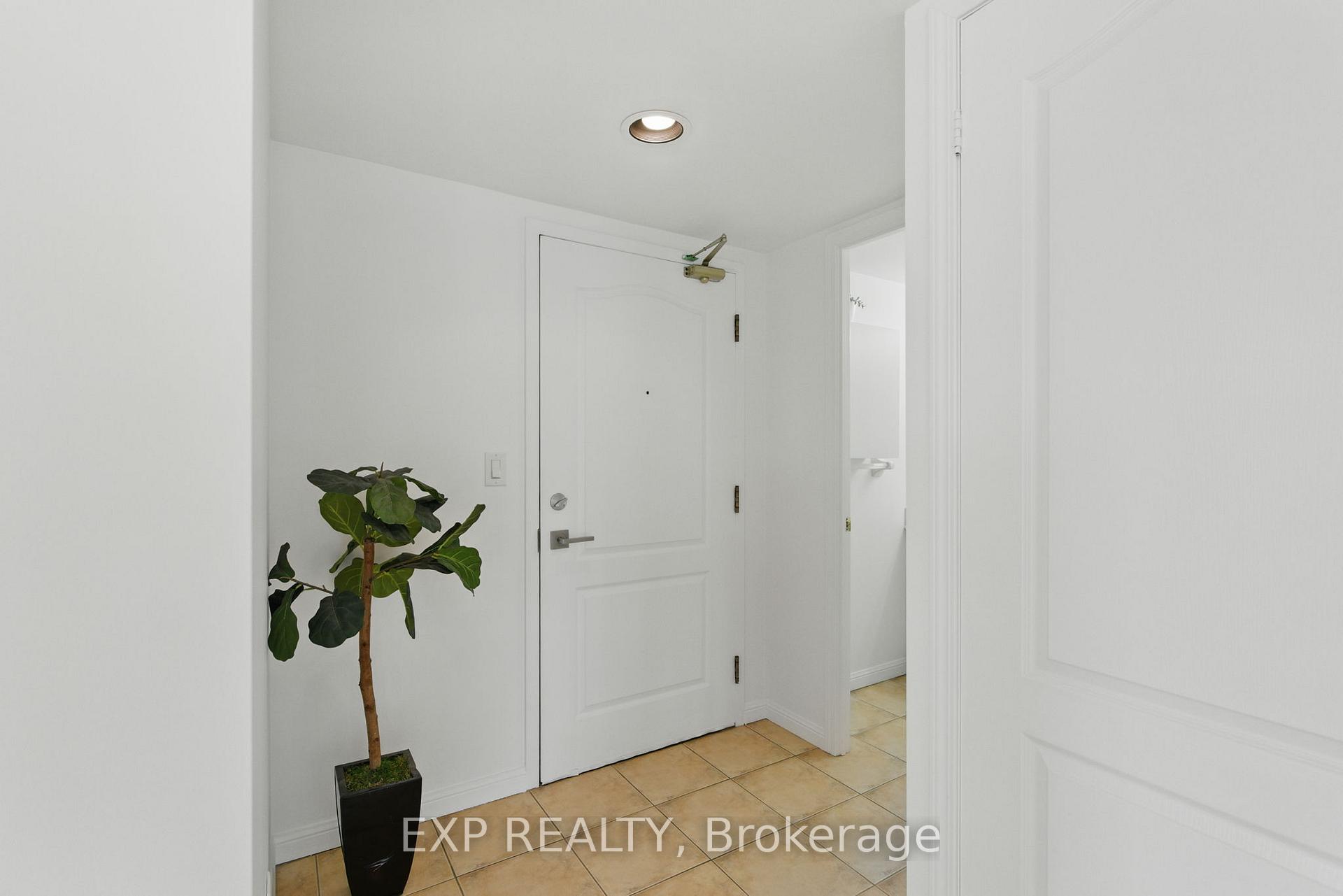2 Bedrooms Condo at 18 Stafford, Toronto For sale