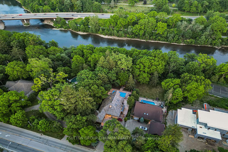 712 Riverside