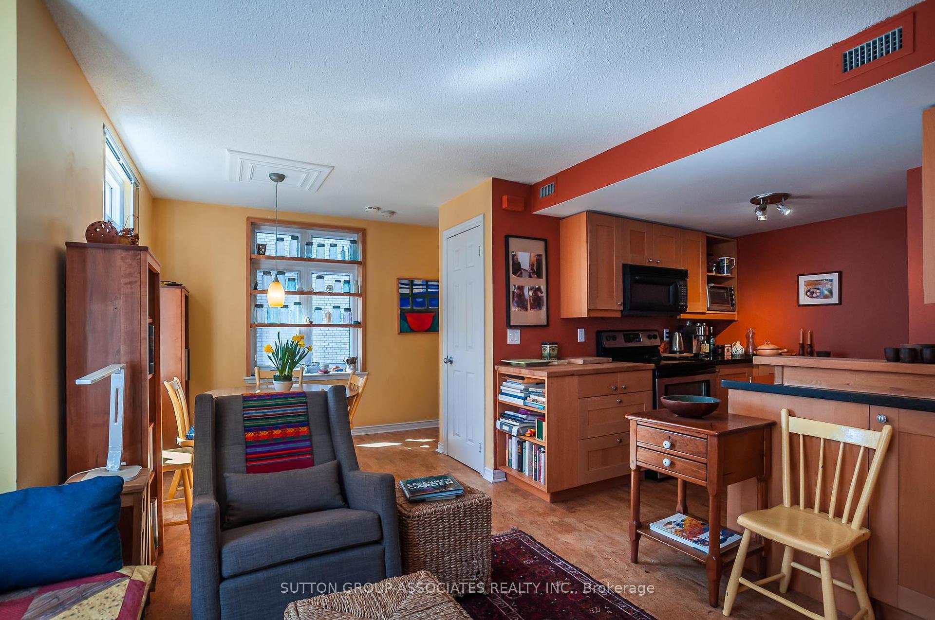 2 Bedrooms Condo at 100 Redpath, Toronto For sale