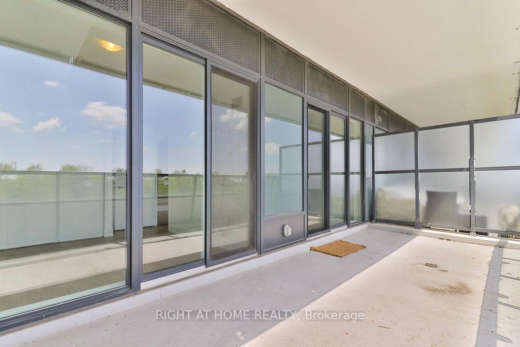 2 Bedrooms Condo at 30 Shore Breeze, Toronto For sale