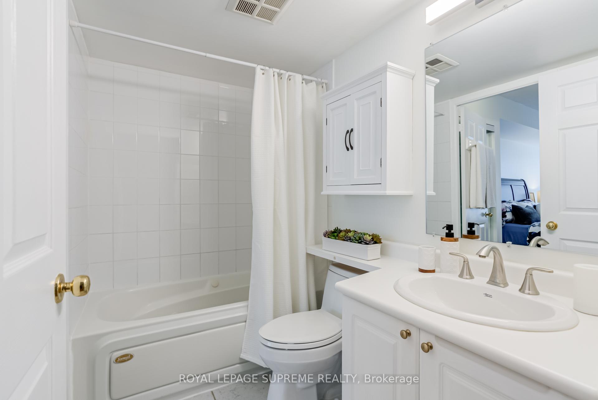 2 Bedrooms Condo at 190 Manitoba, Toronto For sale