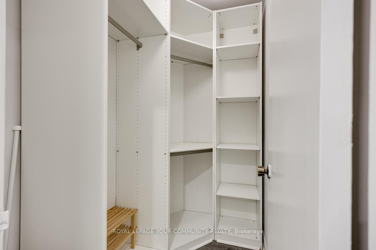 5 Bedrooms Condo at 25 Pebble, Toronto For sale