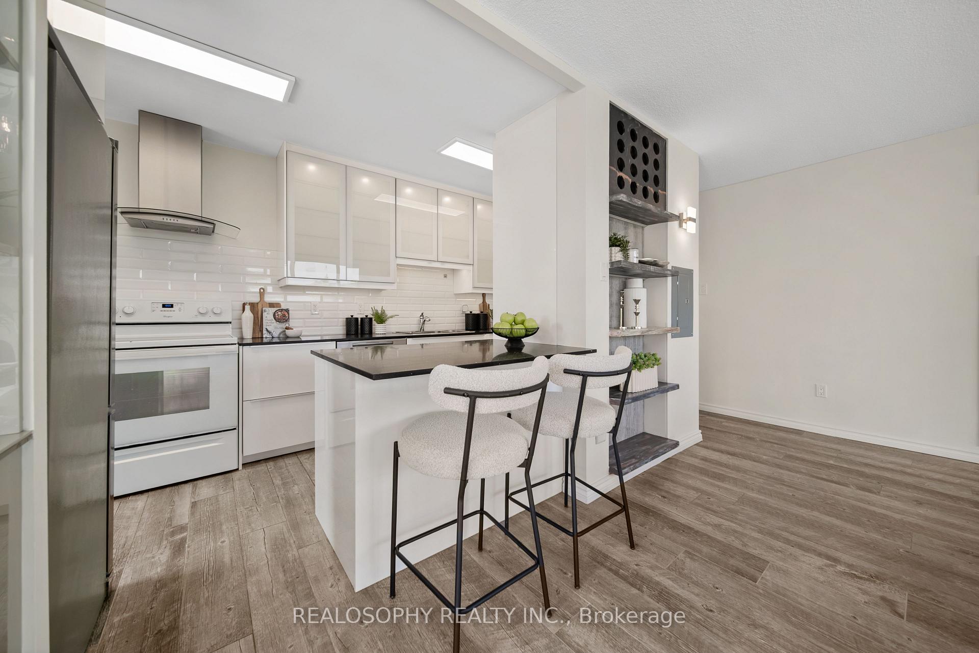 3 Bedrooms Condo at 100 Quebec, Toronto For sale
