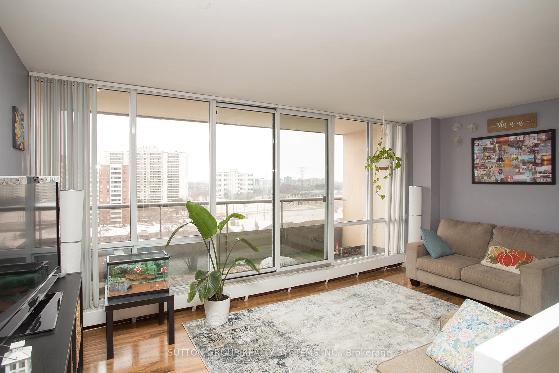 2 Bedrooms Condo at 31 Four Winds, Toronto For sale
