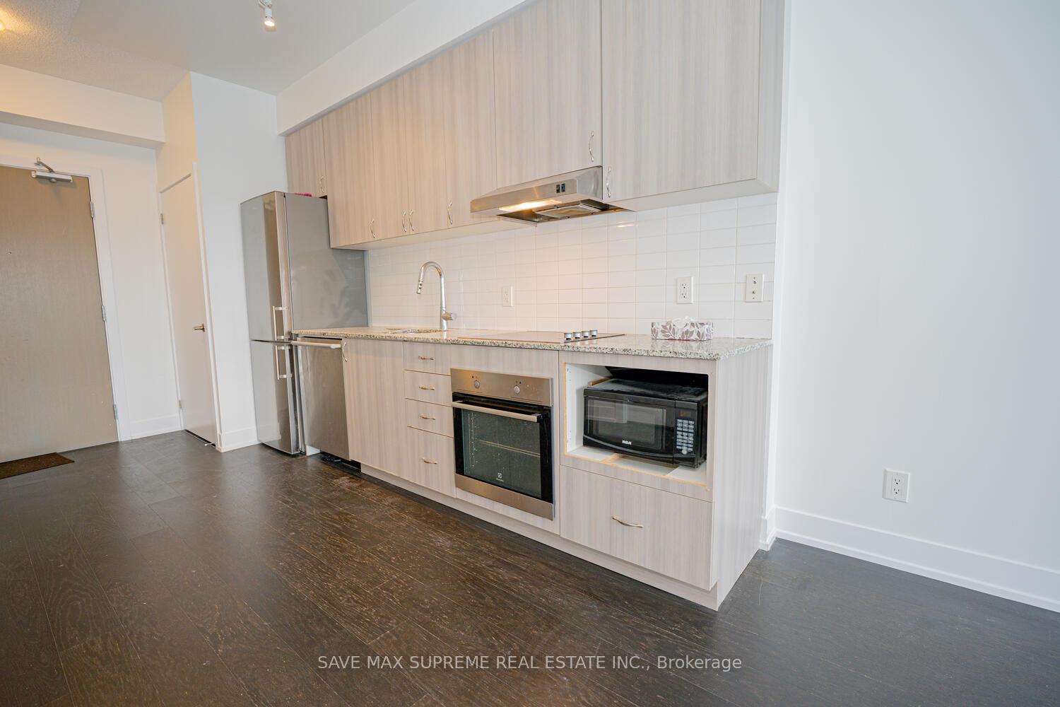 2 Bedrooms Condo at 7 Kenaston, Toronto For sale