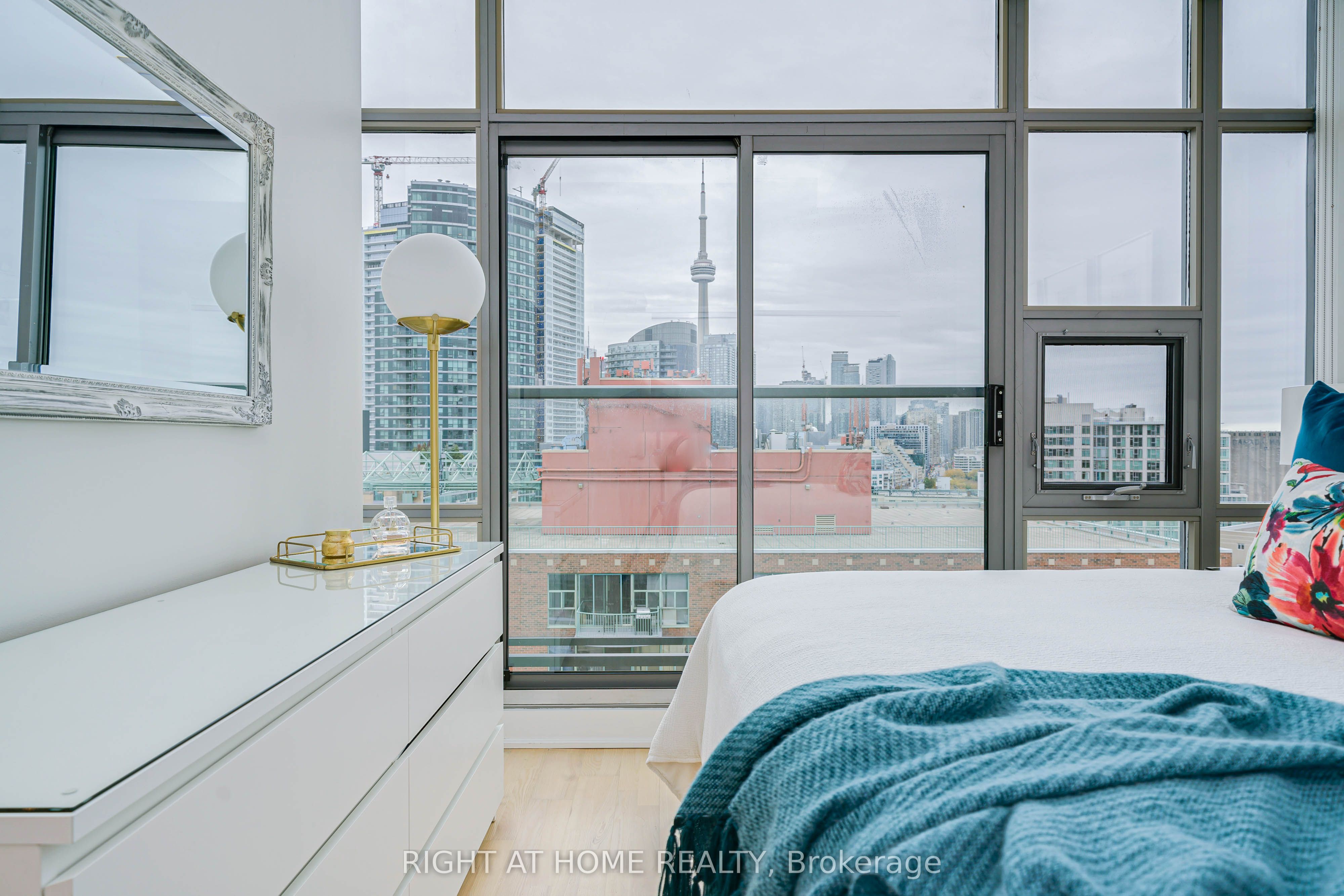 637 Lake Shore Boulevard W, #1020