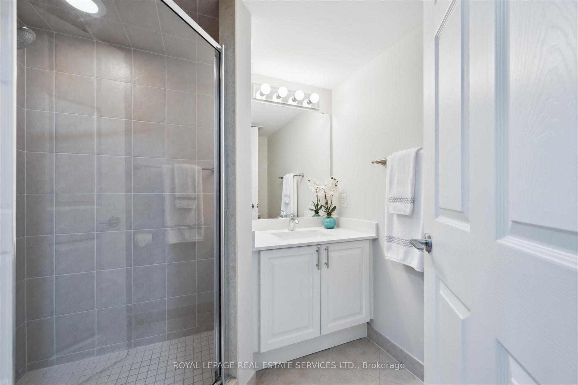 2 Bedrooms Condo at 2325 Central Park, Oakville For sale