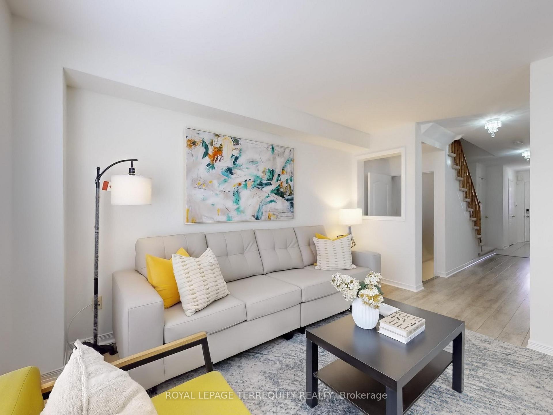 4 Bedrooms Condo at 6399 Spinnaker,  Mississauga For sale