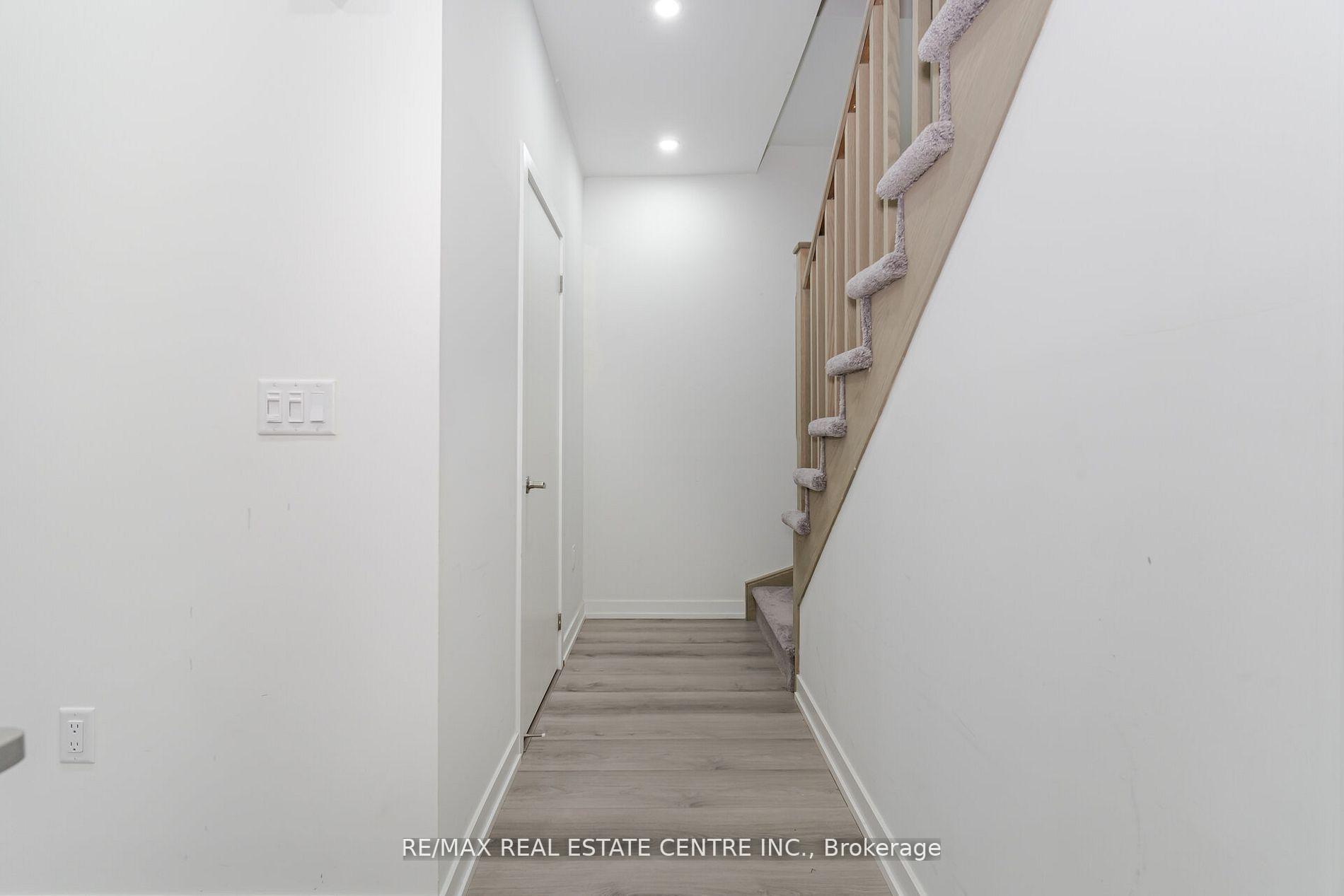 2 Bedrooms Condo at 3562 Colonial,  Mississauga For sale