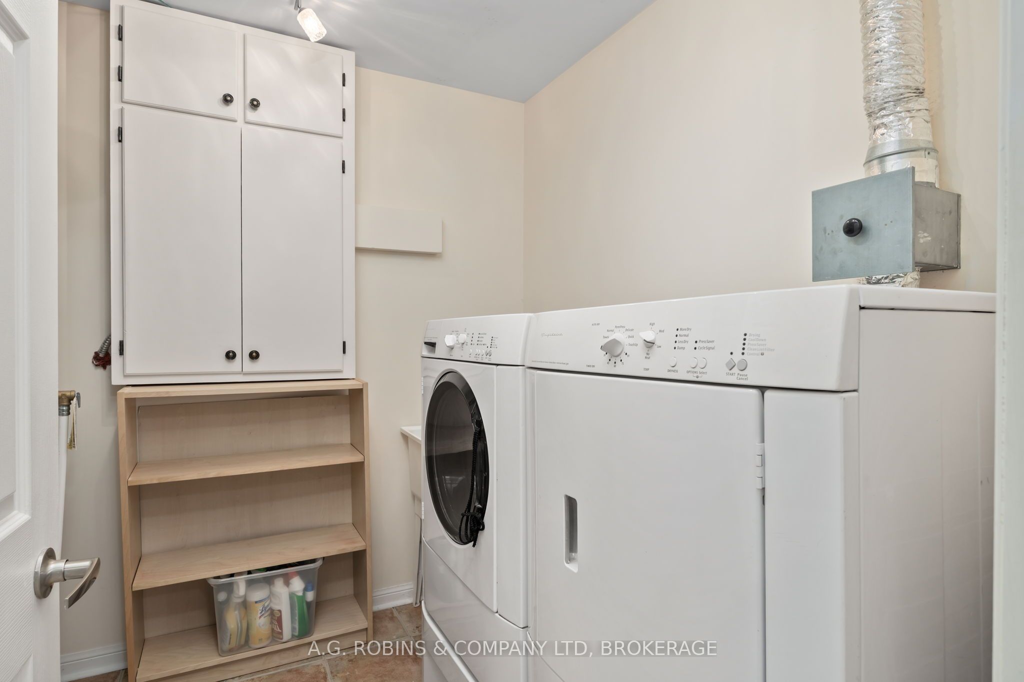 595 Dundas Street W, #4