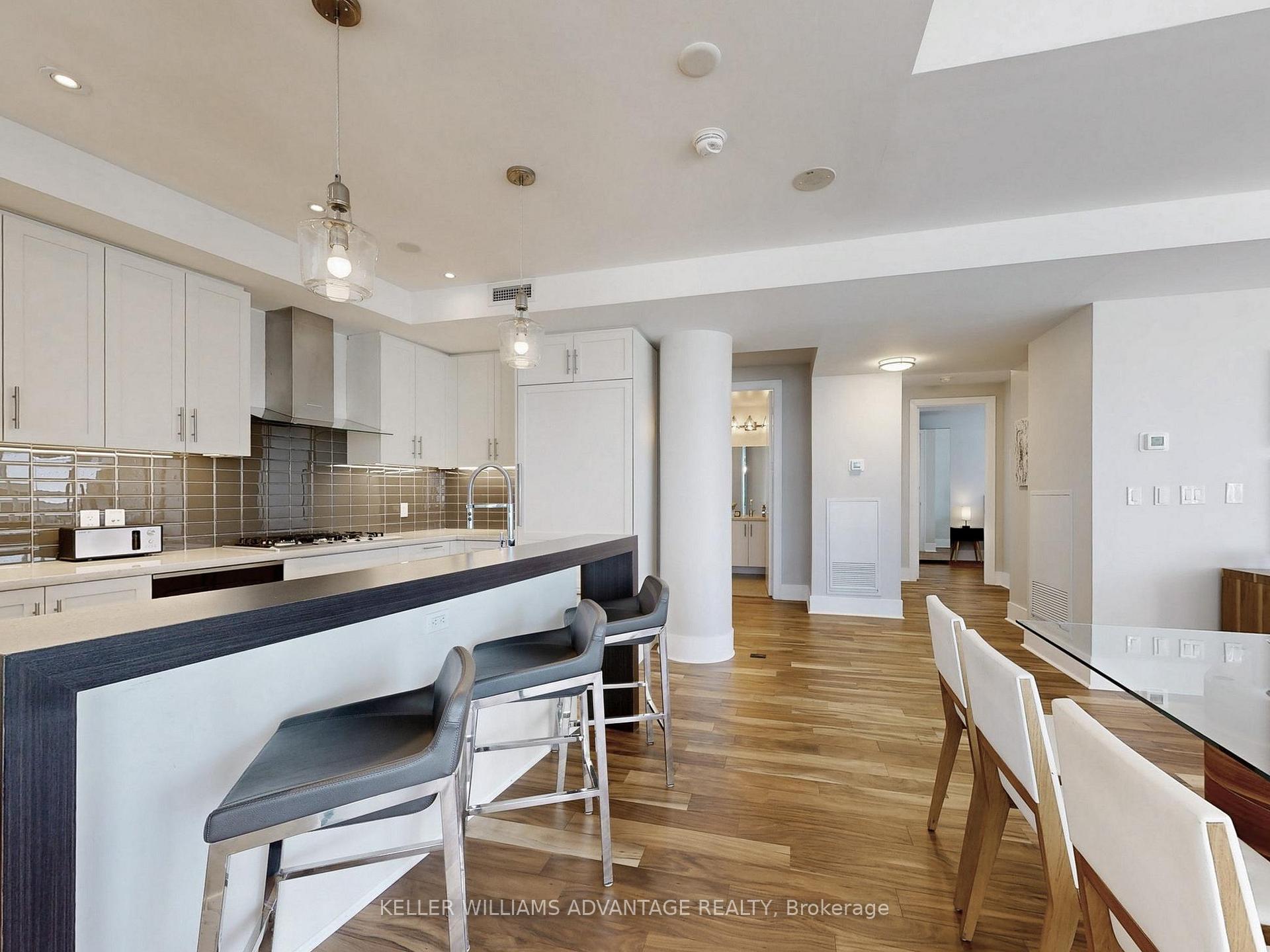2 Bedrooms Condo at 29 Queens, Toronto For sale