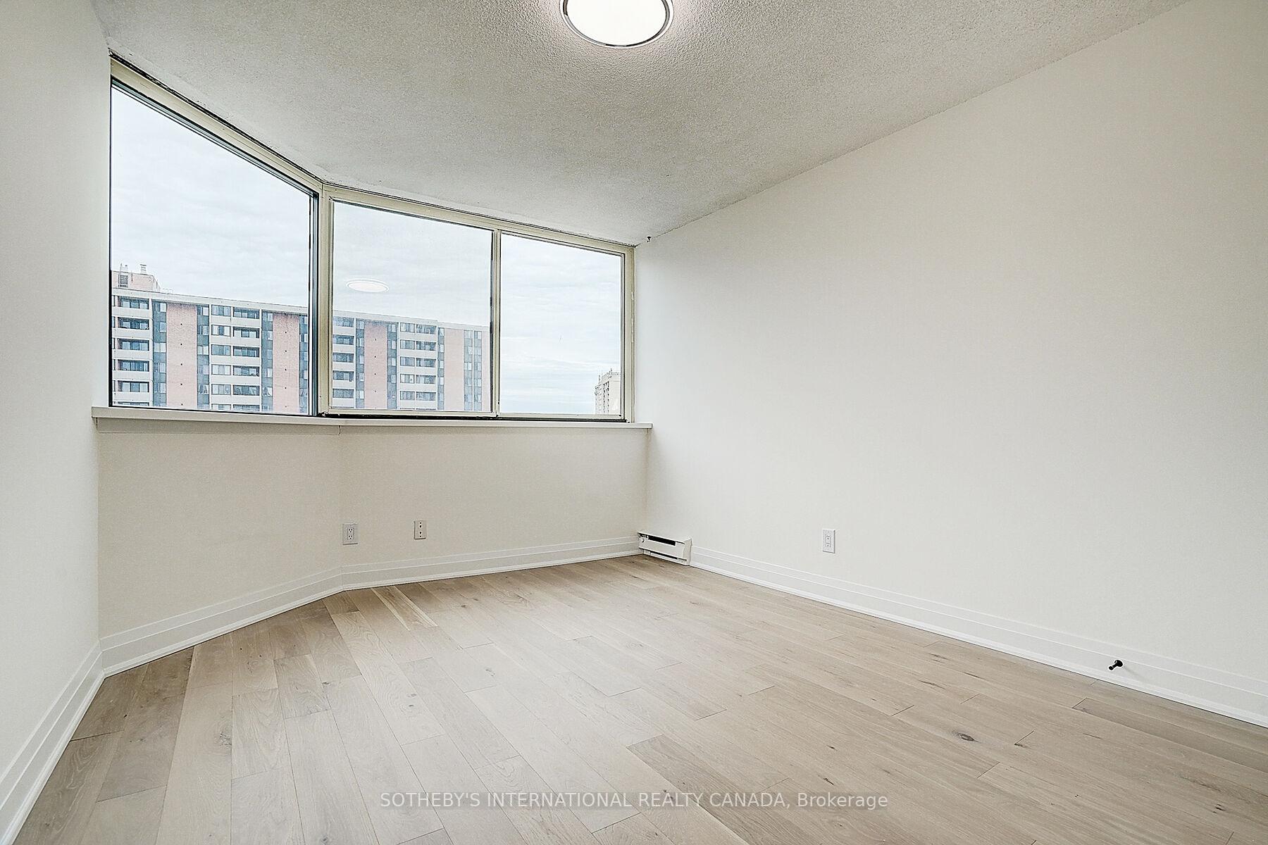 2 Bedrooms Condo at 1240 Marlborough, Oakville For sale