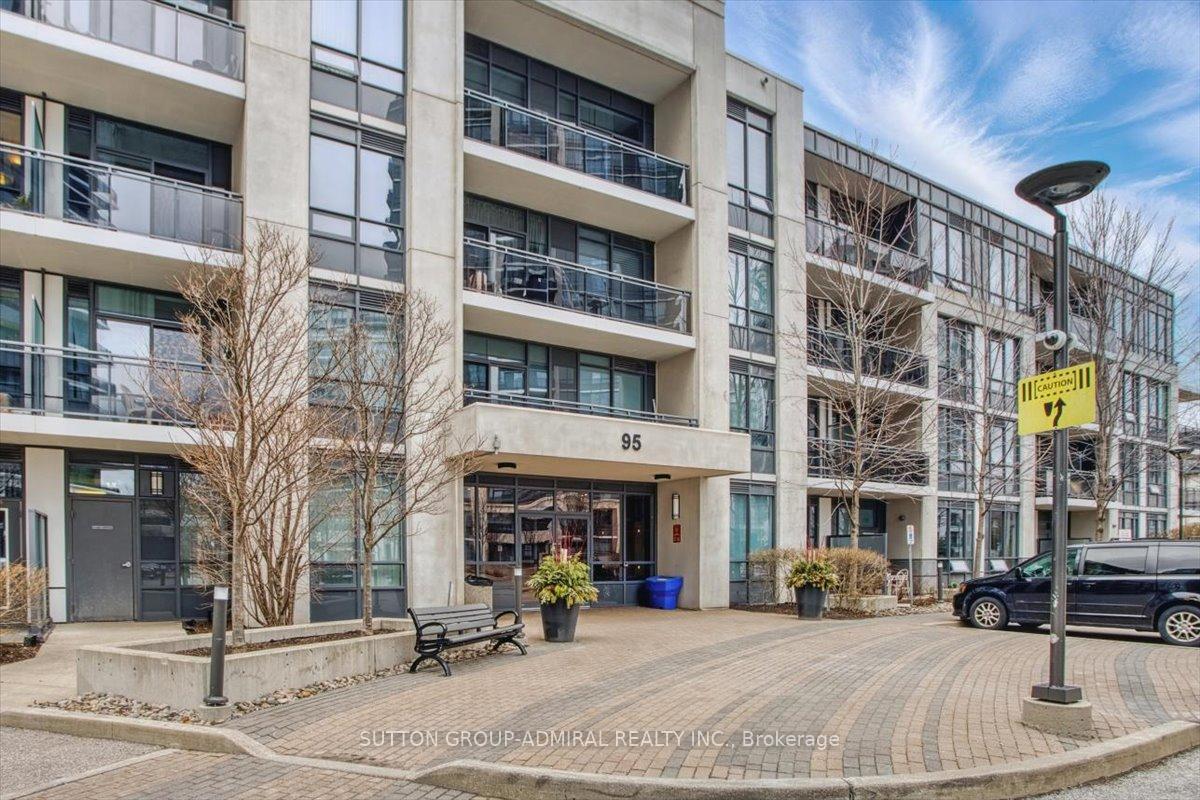 2 Bedrooms Condo at 95 North Park, Vaughan For sale
