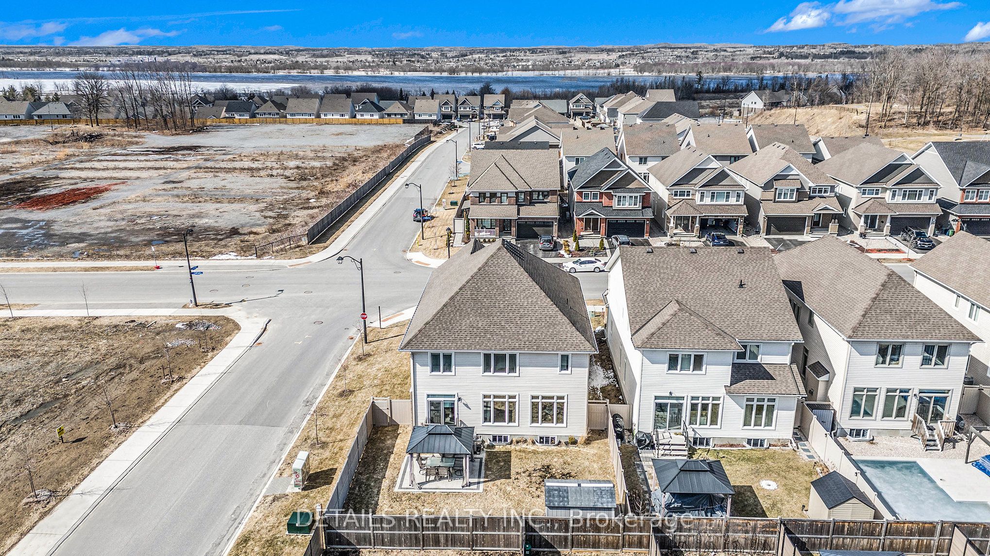 480 Famille Laporte Avenue, Orleans - Cumberland and Area 1110 - Camelot