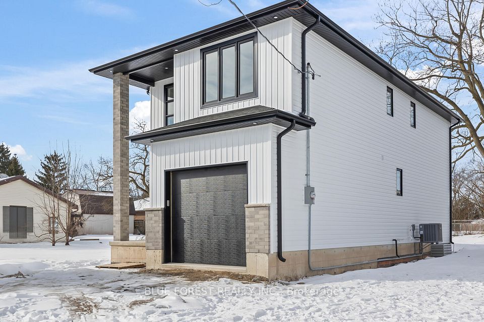 194-1 Mcrae Street, Southwest Middlesex, ON N0L 1M0