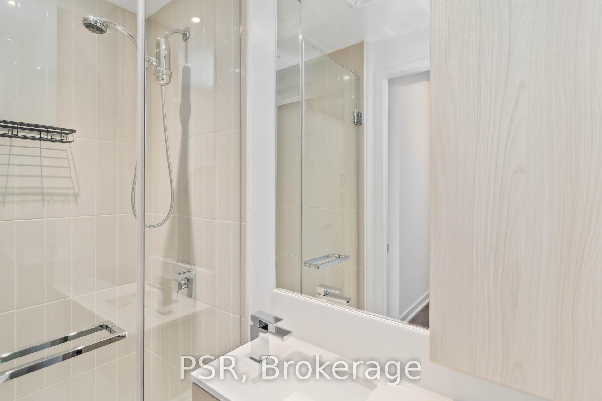 3 Bedrooms Condo at 3900 Confederation, Mississauga For sale