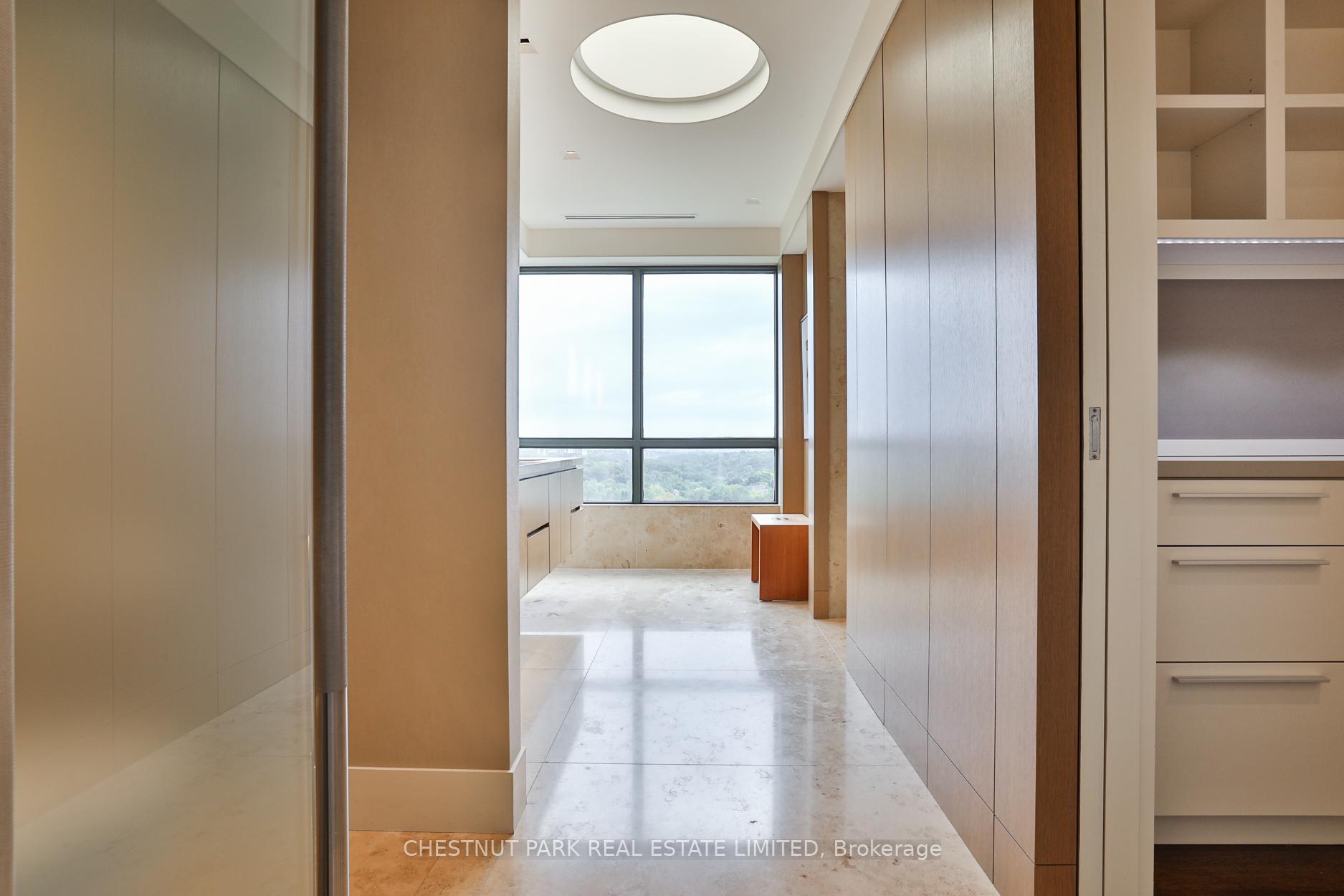 3 Bedrooms Condo at 33 Jackes,  Toronto For sale