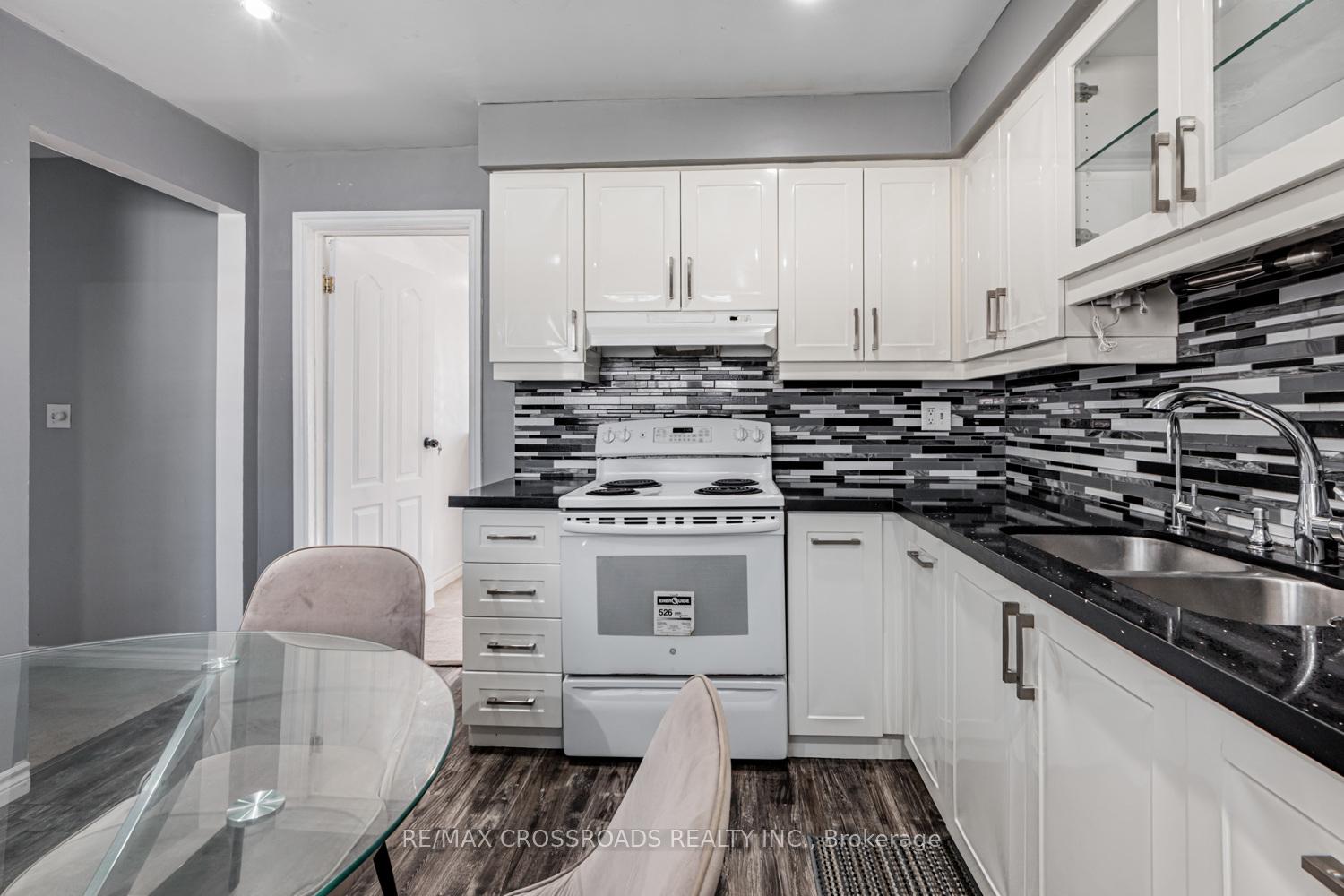 4 Bedrooms Condo at 43 Courville Coachway, Toronto For sale