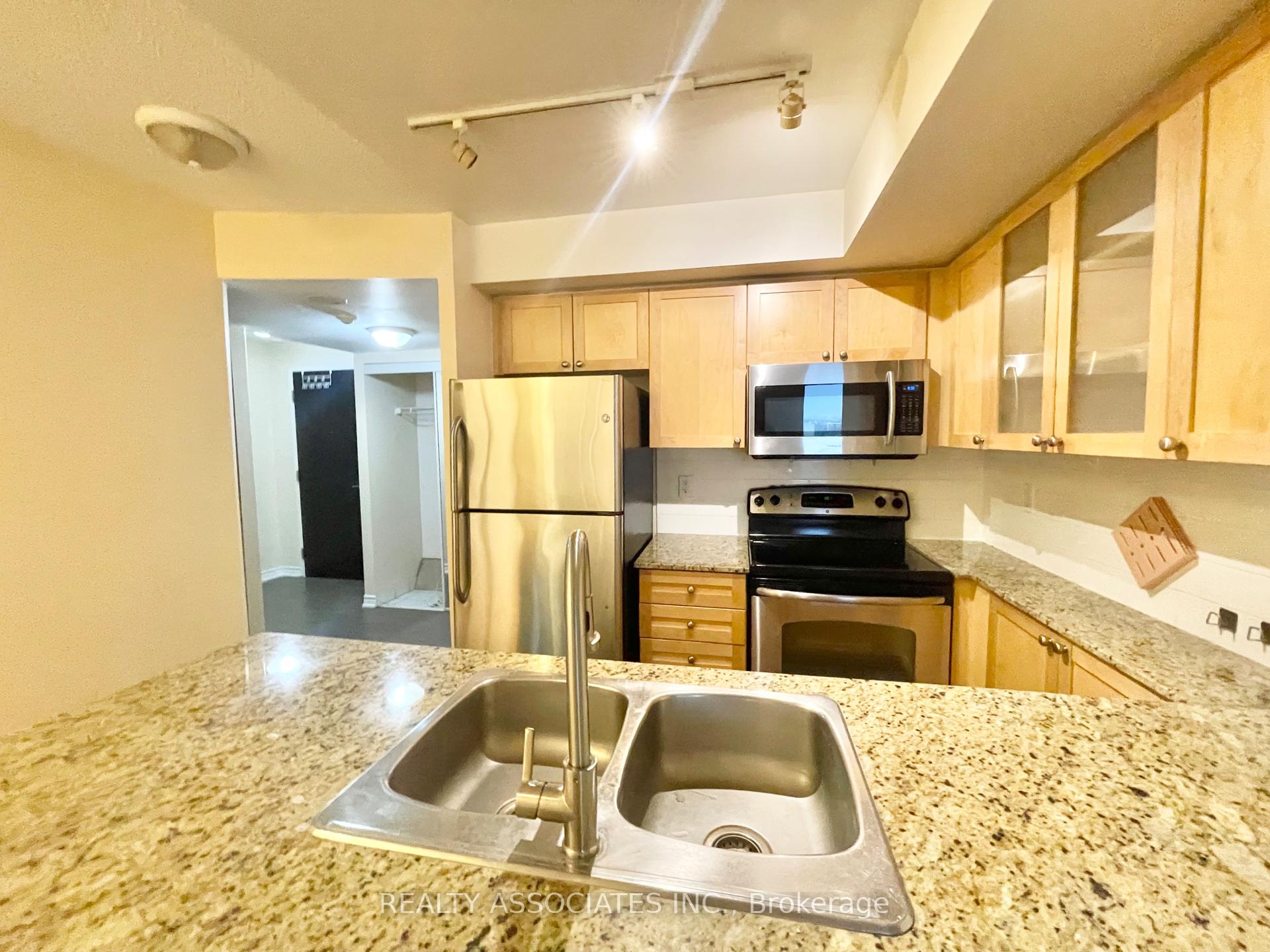 3 Bedrooms Condo at 761 Bay, Toronto For sale