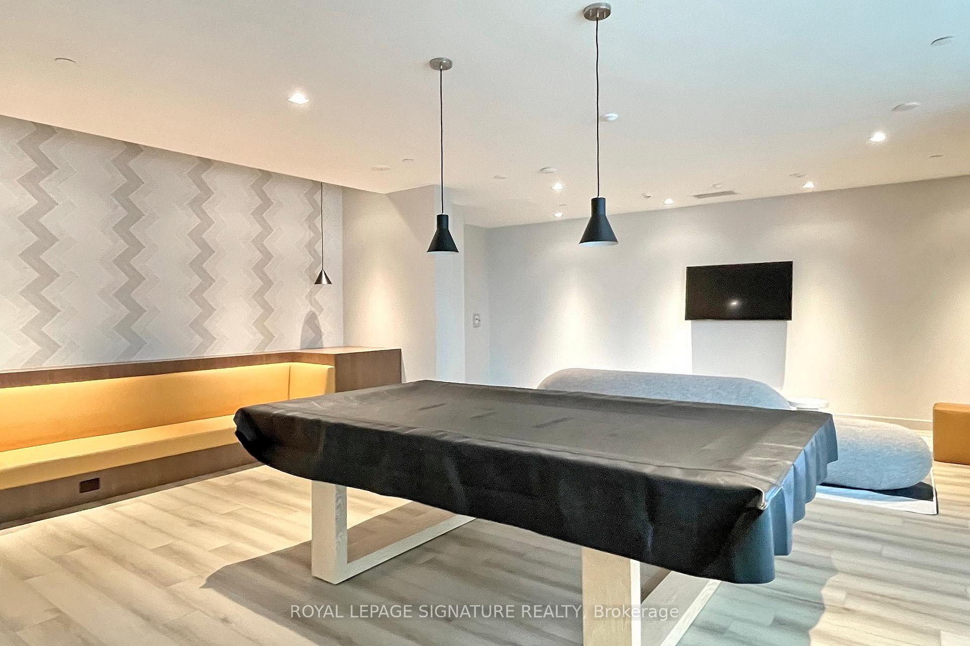 2 Bedrooms Condo at 9 Tecumseth, Toronto For sale