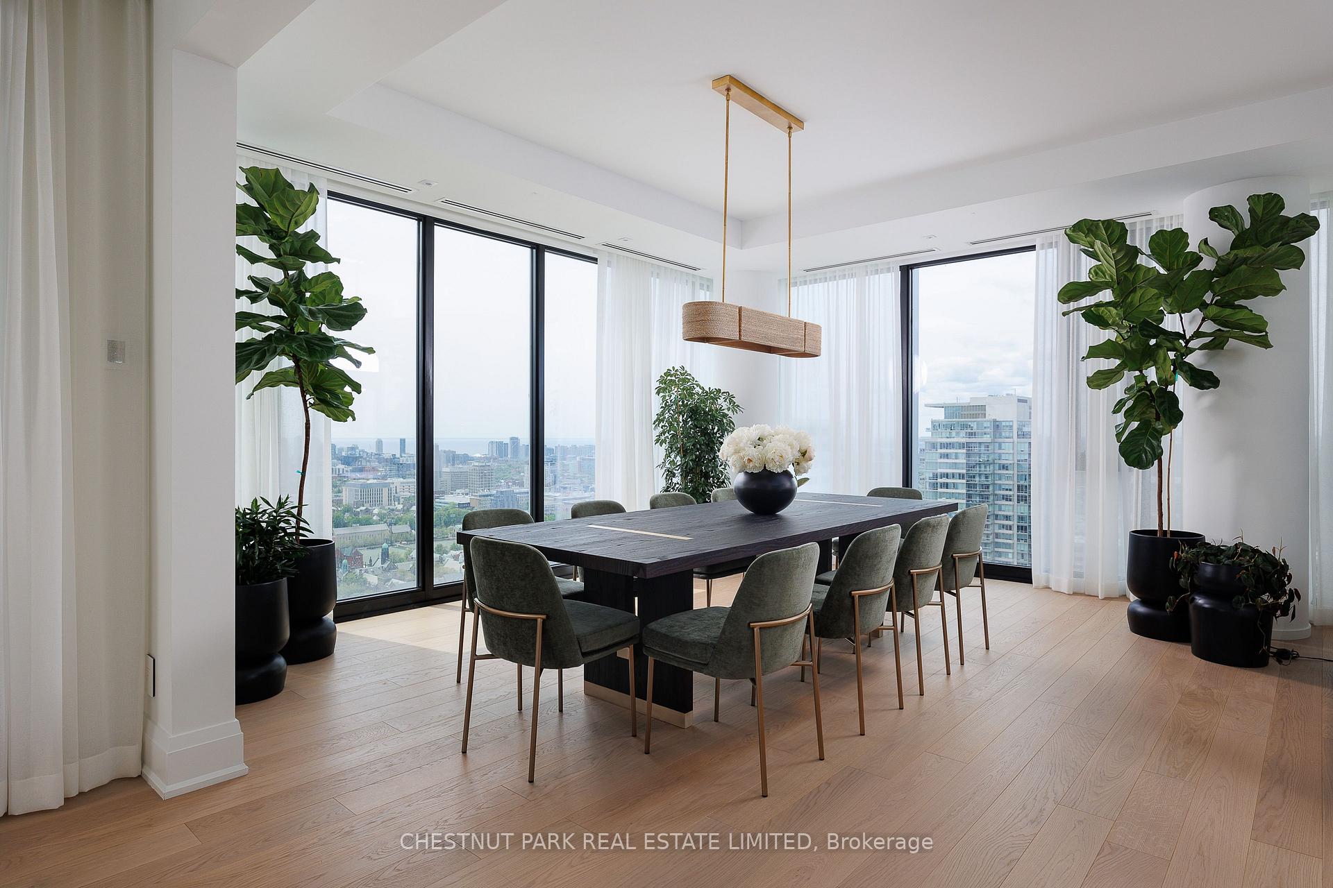 4 Bedrooms Condo at 200 Cumberland,  Toronto For sale