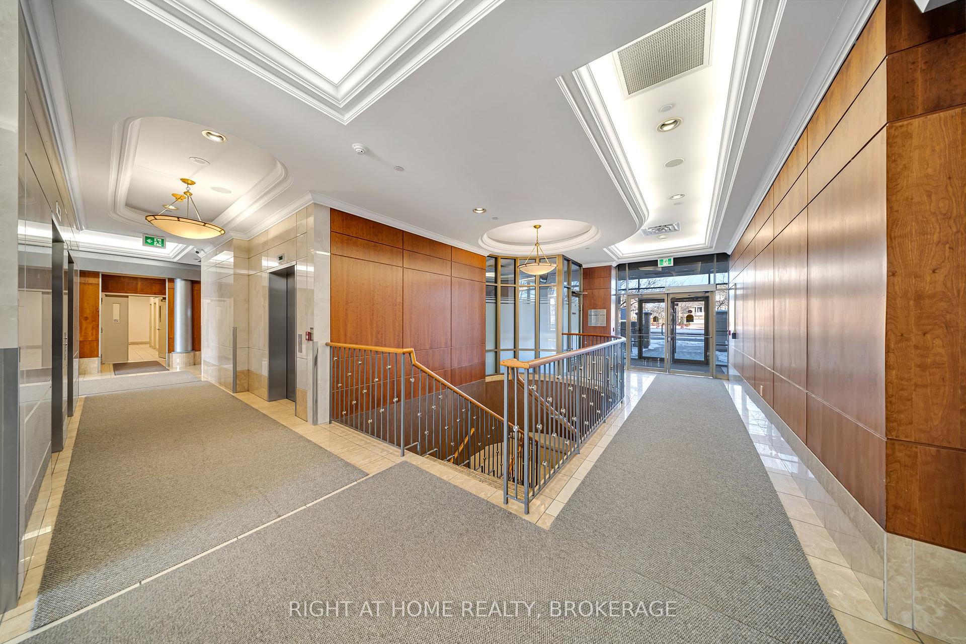 2 Bedrooms Condo at 55 STRATHAVEN, Mississauga For sale