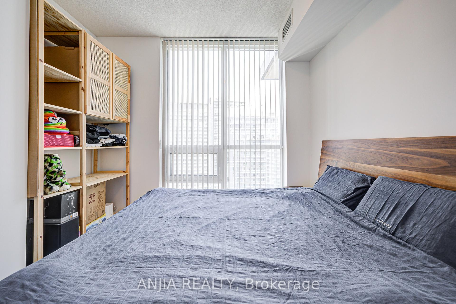 2 Bedrooms Condo at 50 Forest Manor, Toronto For sale
