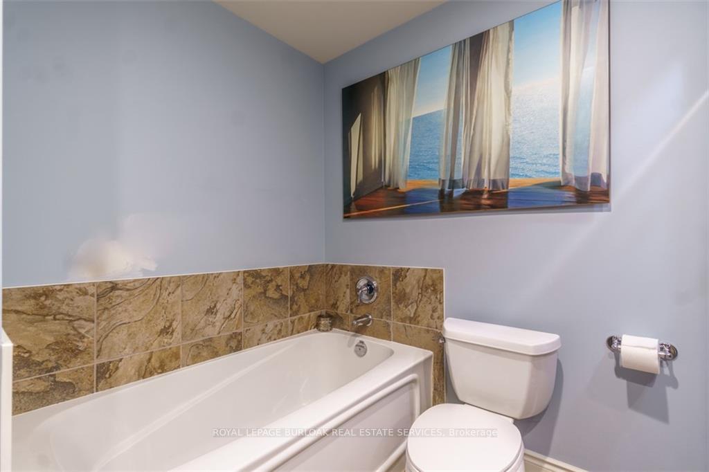 2 Bedrooms Condo at 1477 Lakeshore,  Burlington For sale