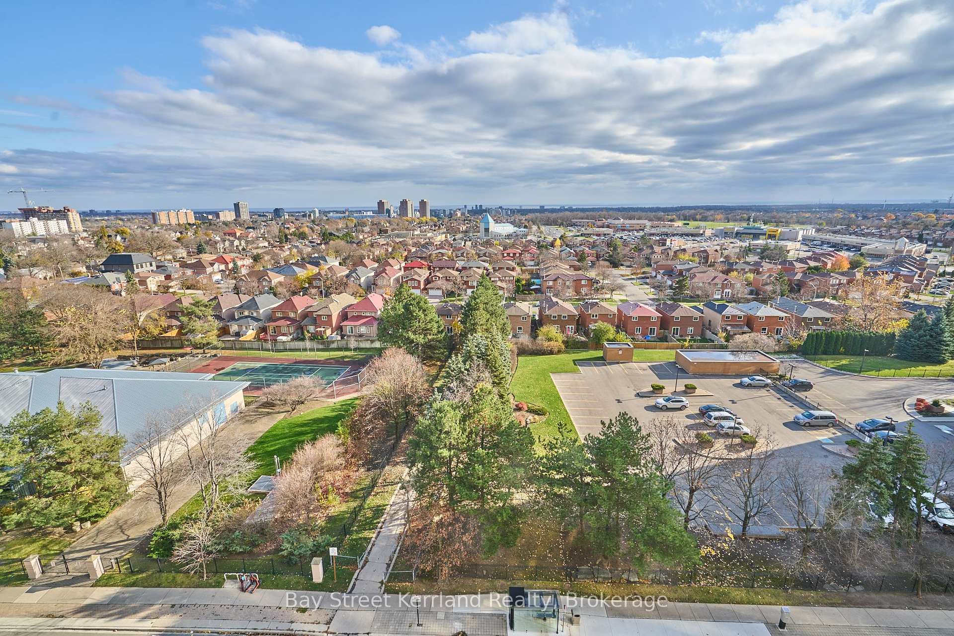 2 Bedrooms Condo at 3880 Duke Of York,  Mississauga For sale