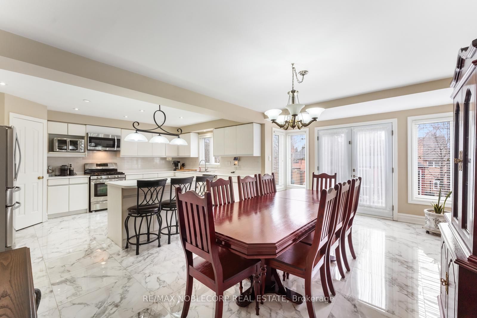 123 Corner Ridge Road, Aurora, ON L4G 6L4