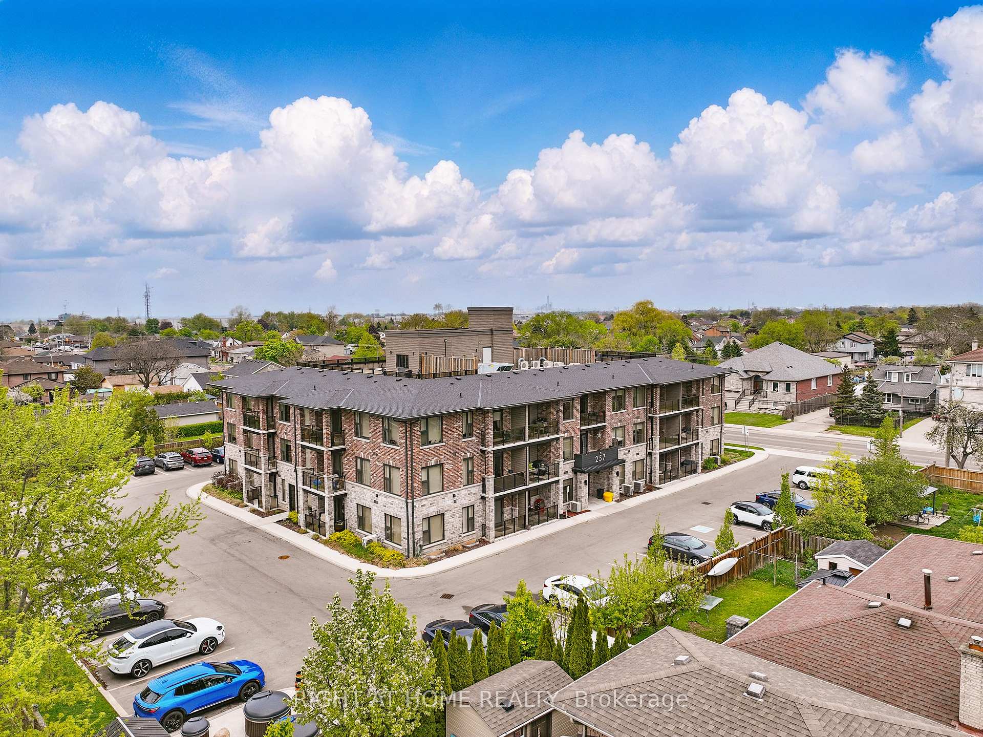 1 Bedroom Condo at 257 Millen, Hamilton For sale