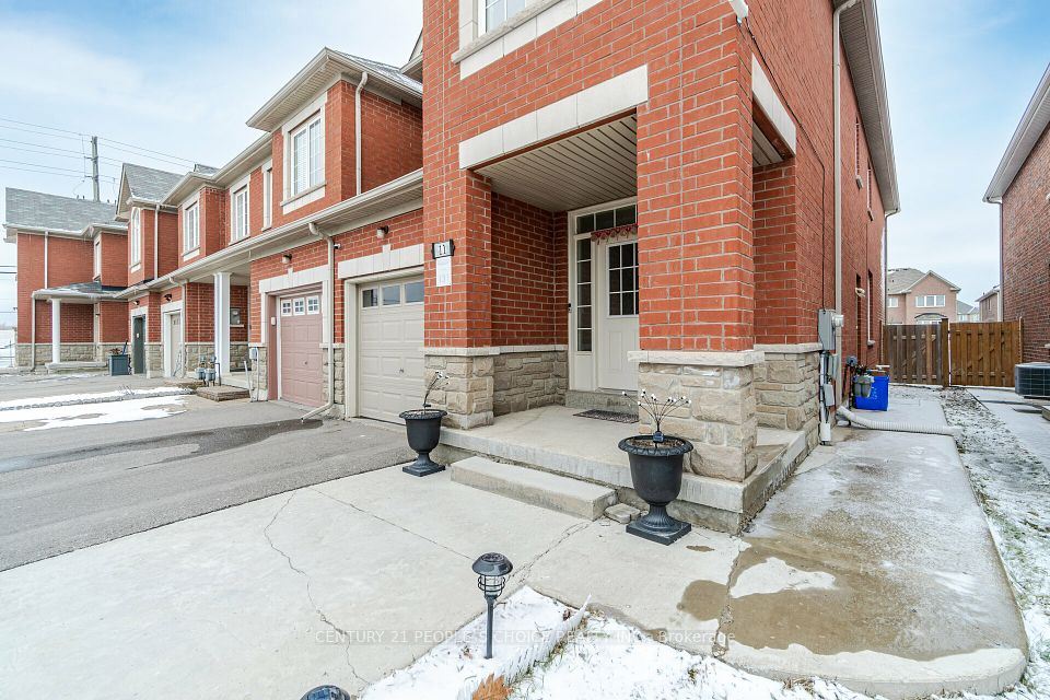 11 Walter Sinclair Court, Richmond Hill, ON L4E 0X1