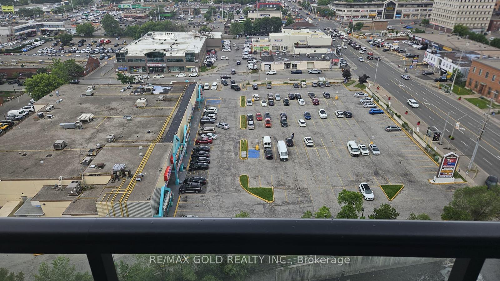 2 Bedrooms Condo at 86 Dundas, Mississauga For sale