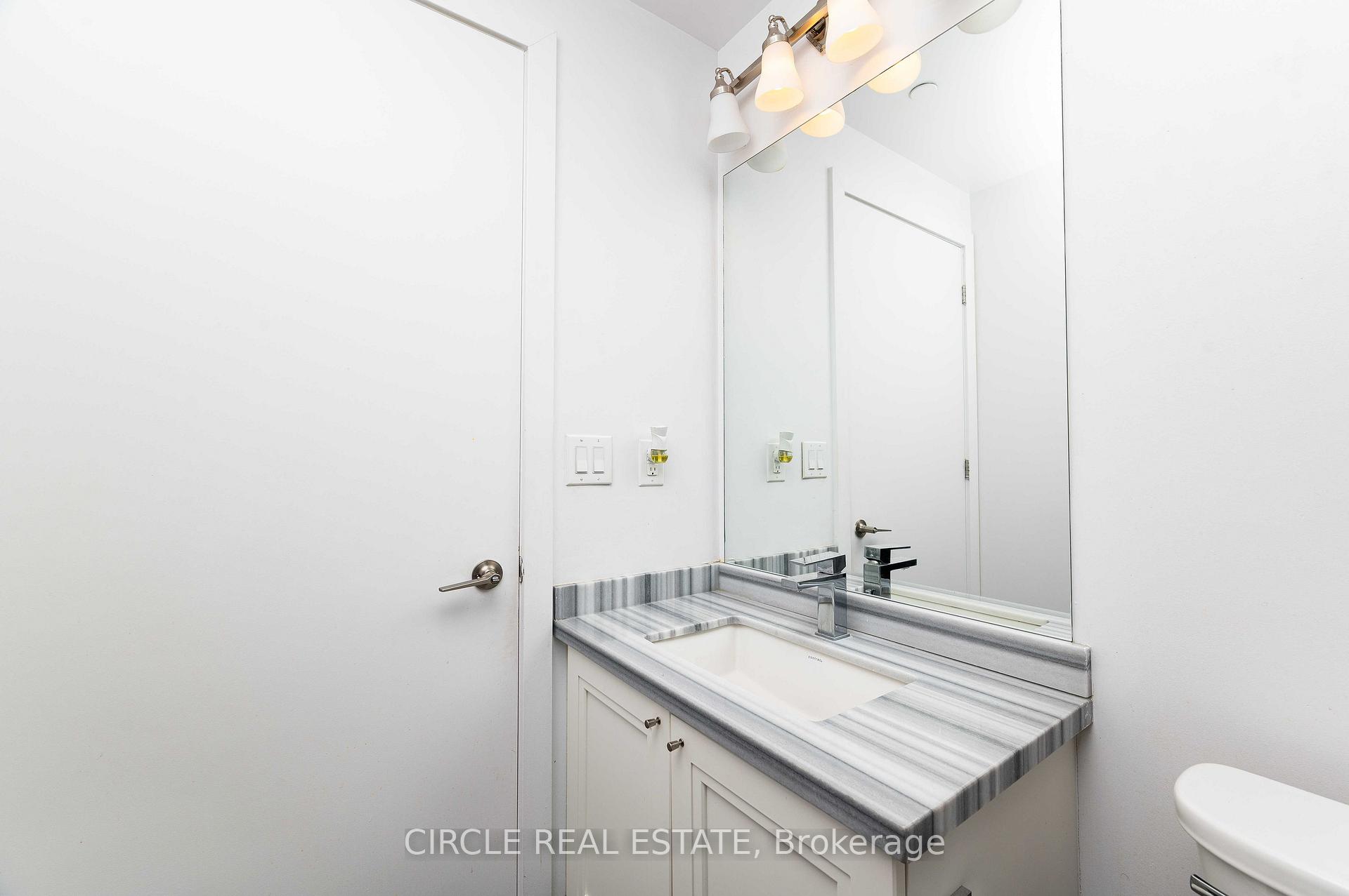 4 Bedrooms Condo at 4011 Brickstone Mews, Mississauga For sale