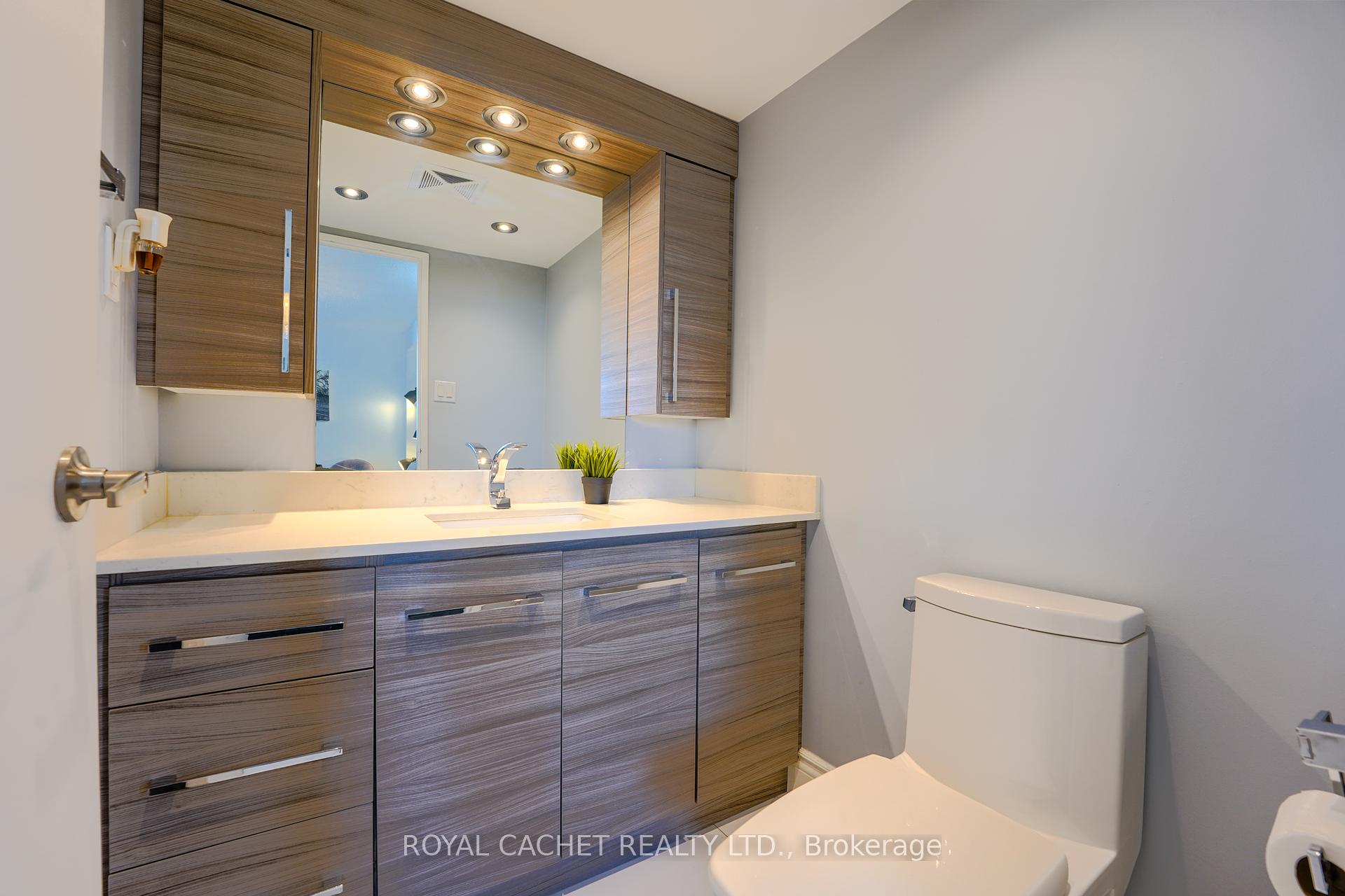 3 Bedrooms Condo at 75 Graydon Hall, Toronto For sale