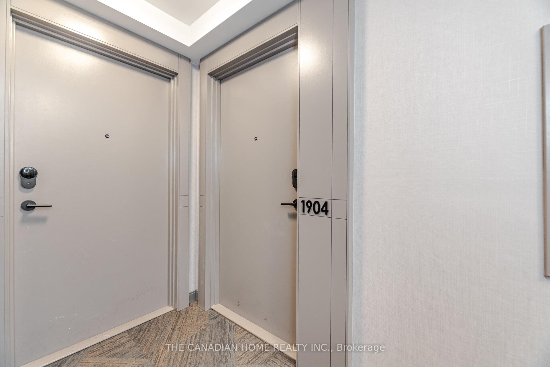 3 Bedrooms Condo at 4655 Metcalfe, Mississauga For sale