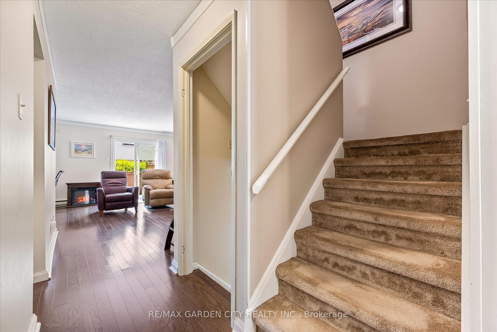 3 Bedrooms Condo at 5005 Pinedale, Burlington For sale