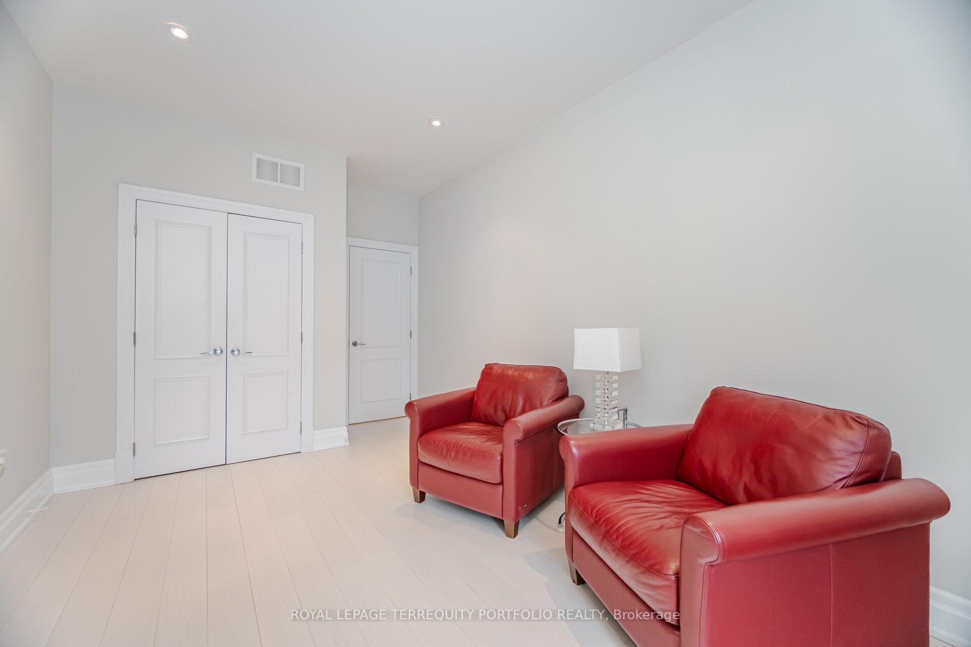 4 Bedrooms Condo at 51 York Mills,  Toronto For sale