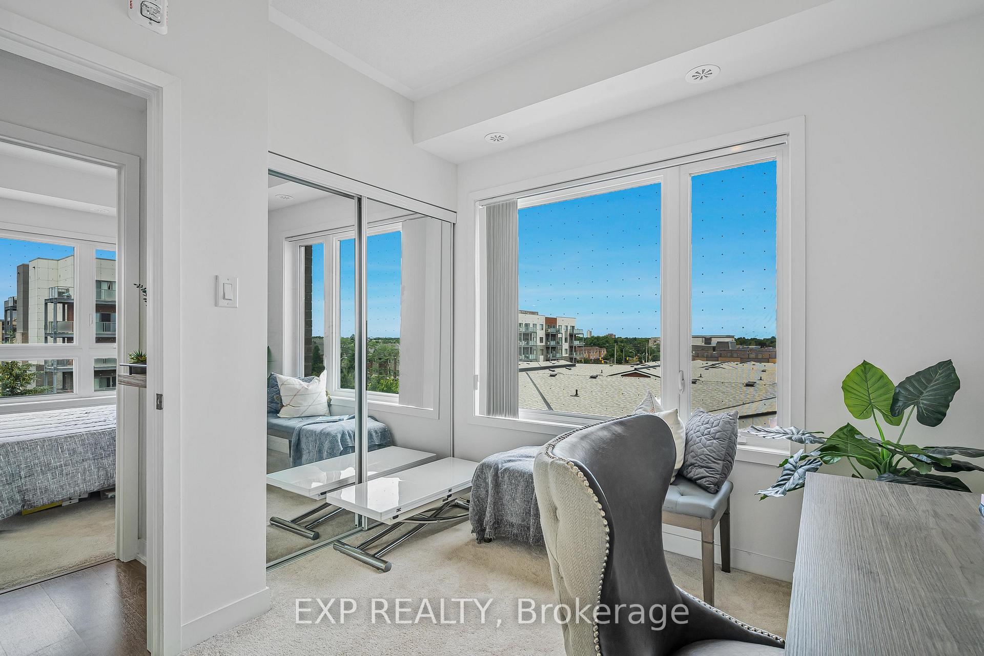 2 Bedrooms Condo at 20 Orchid Place, Toronto For sale