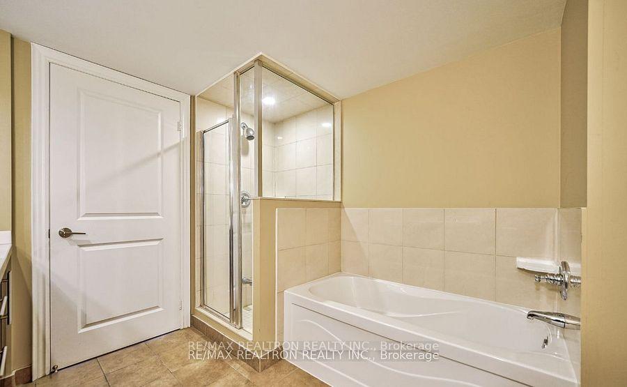 3 Bedrooms Condo at 500 Doris, Toronto For sale
