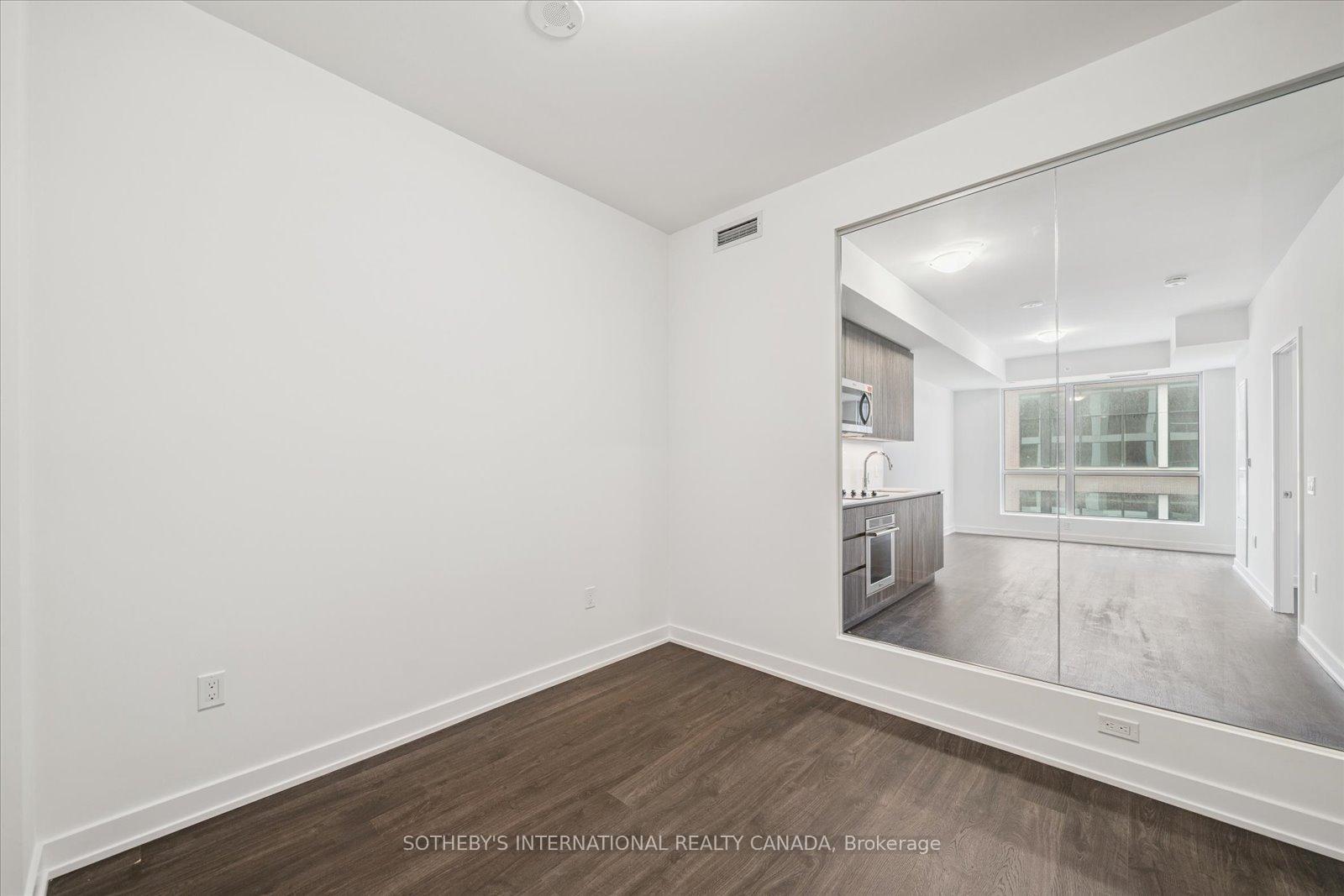 2 Bedrooms Condo at 15 Richardson, Toronto For sale